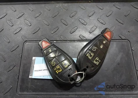 2013 Chrysler Town & Country Touring из США, поврежденный, VIN 2C4RC1BG3DR713260